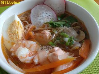 SOPA RAMEN DE SALMON Y LANGOSTINOS