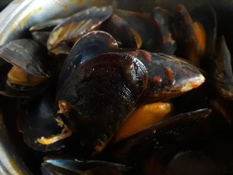 MEJILLONES A LA  MARINERA