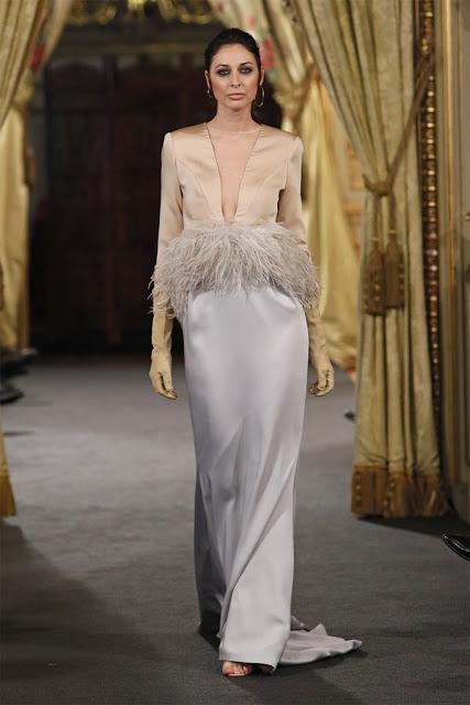 Grandes volúmenes y muchas plumas llenan la pasarela de Atelier Couture con el desfile de Rafael Urquizar