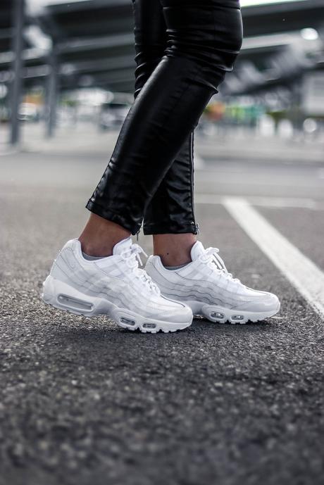 WHITE SNEAKERS