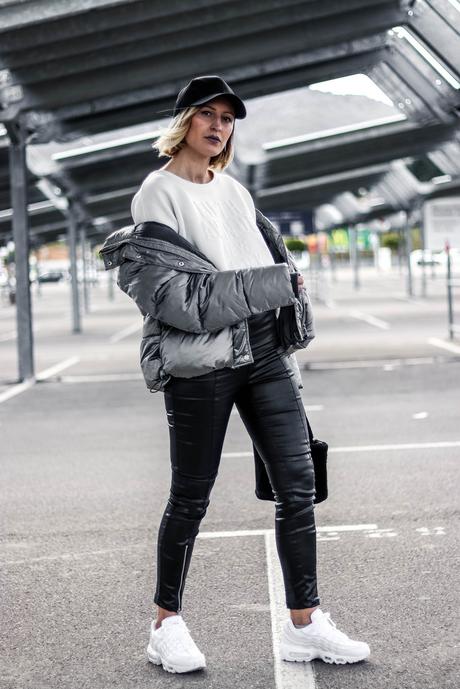 WHITE SNEAKERS