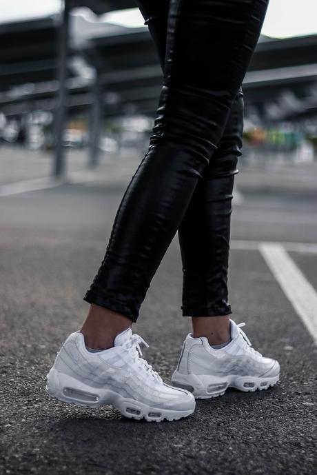 WHITE SNEAKERS