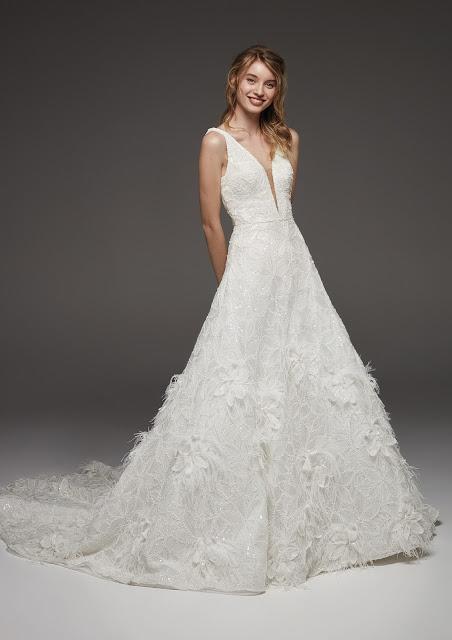 El avance de las propuestas para novias de la firma Pronovias 2019 está lleno de romanticismo, sensualidad y glamour