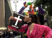 Homosexuales insultan Biblia burlan Evangelio