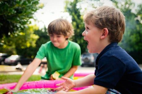 Niños con autismo que hablan, leen y escriben