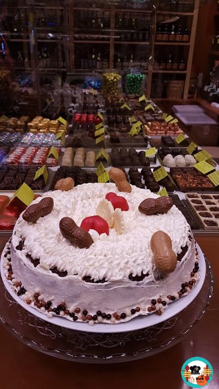 Tarta de dos colores con crema de frambuesas