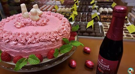 Tarta de dos colores con crema de frambuesas