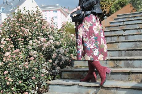 FALDA MIDI CON BOTAS