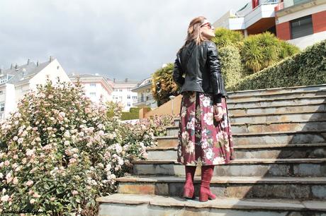 FALDA MIDI CON BOTAS