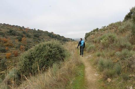 El Pozo Airón, la cascada reversible de las Arribes Sendero que conduce al Pozo Airón