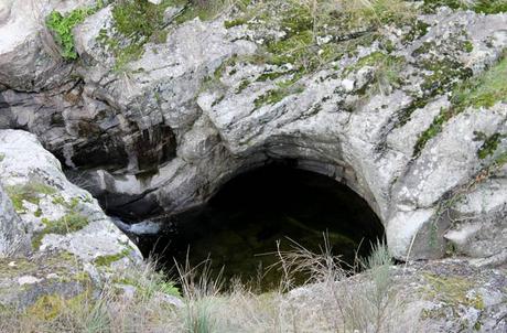 El Pozo Airón, la cascada reversible de las Arribes Pozas que forma en el arroyo de los Cuernos
