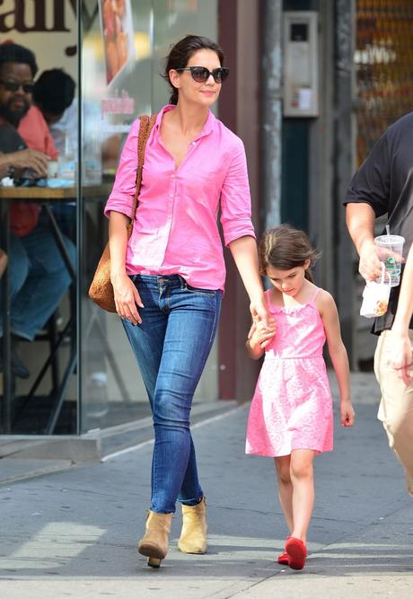Iguales katie holmes suri cruise matched dresses