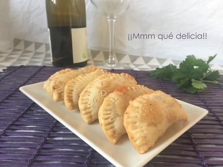 EMPANADILLAS DE QUESO, TOMATE Y SALCHICHAS