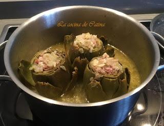Alcachofas rellenas de manos de cerdo
