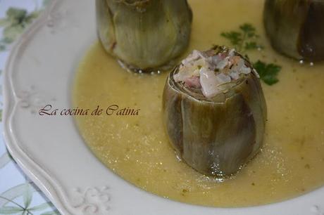 Alcachofas rellenas de manos de cerdo