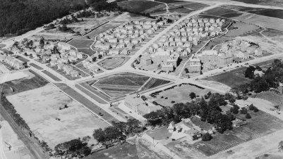 Lewis Mumford (“Metropolis”, LIFE, 1928) Lewis Mumford (“Metropolis”, LIFE, 1928)