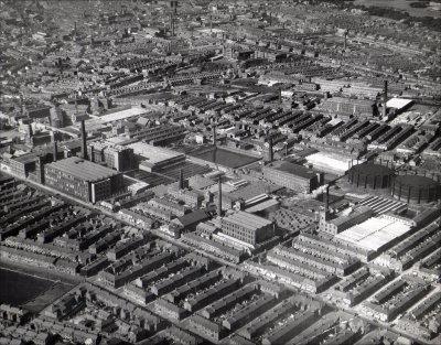 Lewis Mumford (“Metropolis”, LIFE, 1928) Lewis Mumford (“Metropolis”, LIFE, 1928)