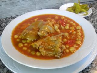 Garbanzos con pies de cerdo