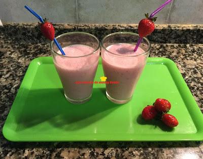 SMOOTHIE DE FRESAS EN THERMOMIX Y TRADICIONAL