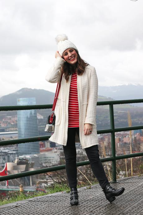 Outfit de invierno con abrigo blanco