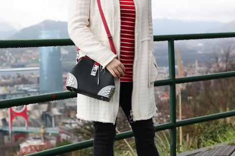 Outfit de invierno con abrigo blanco