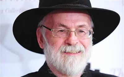 Terry Pratchett, bolas de billar explosivas y dados inciendarios