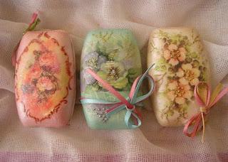 Aprende la técnica de cómo decorar toallas y jabones de baño