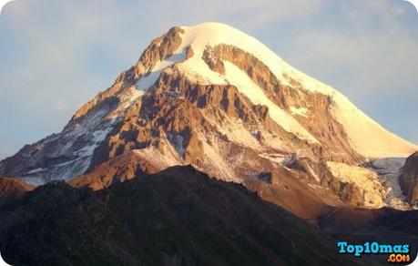 Monte-Kazbek-top-10-montanas-mas-altas-europa