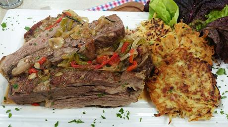 Vacío relleno al horno con papas rosti Vacío relleno al horno con papas rosti