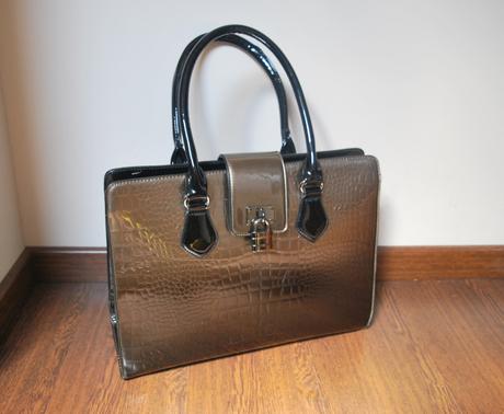 Qué llevo en mi bolso para clase Qué llevo en mi bolso para clase