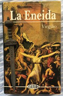 Aeneis Portada del libro La Eneida, de Virgilio
