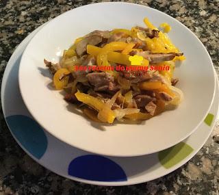 SARTÉN DE PIMIENTOS AMARILLOS CON PAVO ASADO SARTÉN DE PIMIENTOS AMARILLOS CON PAVO ASADO