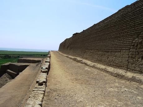Hacia el norte chico de Lima (II) :  Visitando Paramonga