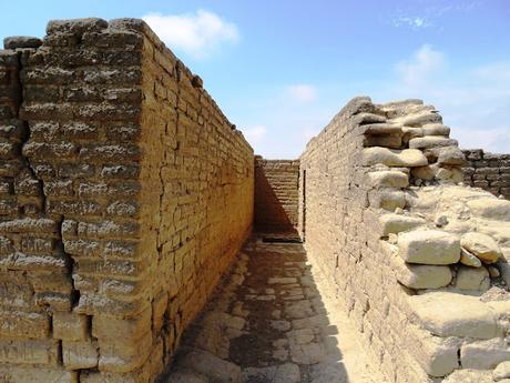 Hacia el norte chico de Lima (II) :  Visitando Paramonga
