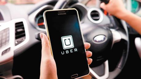 Uber pierde terreno en Asia y vende parte de su negocio a su rival Grab