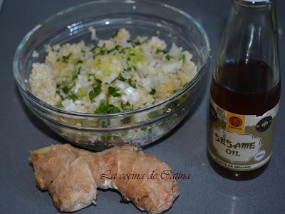 Brochetas de pollo al curry verde con quinoa al jengibre Brochetas de pollo al curry verde con quinoa al jengibre