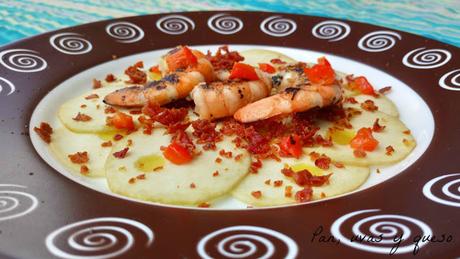 Carpaccio de berenjena con gambas al aroma de naranja