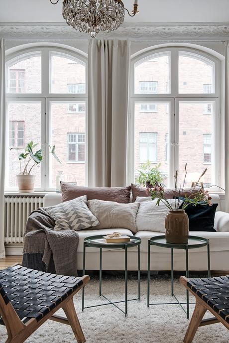 Colores suaves para un salón lleno de vida.