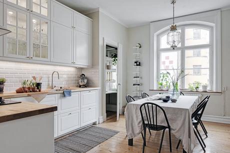 Colores suaves para un salón lleno de vida.