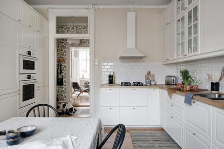 Colores suaves para un salón lleno de vida.