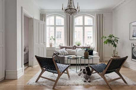 Colores suaves para un salón lleno de vida.