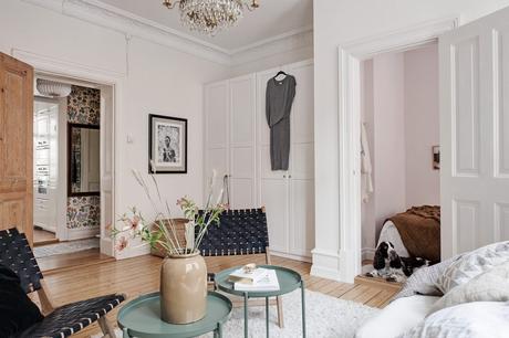 Colores suaves para un salón lleno de vida.