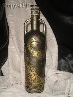 Aprende la técnica de cómo decorar botellas de vidrio con cascaras de huevo