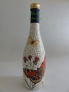 Aprende la técnica de cómo decorar botellas de vidrio con cascaras de huevo