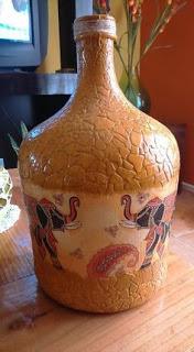 Aprende la técnica de cómo decorar botellas de vidrio con cascaras de huevo