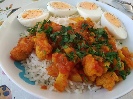 CURRY DE COLIFLOR CON ARROZ CURRY DE COLIFLOR CON ARROZ