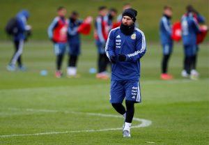 Messi aun siente dolor y peligra su presencia ante España