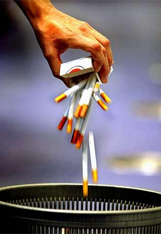 Resultado de imagen para tabaco a la basura