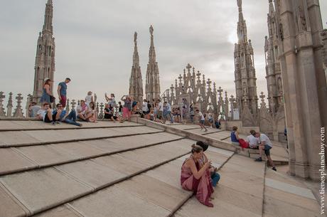 Visitar Milán organizar viaje terraza Duomo Italia turismo