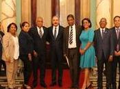 Danilo recibe autoridades provinciales, municipales distritales Barahona.